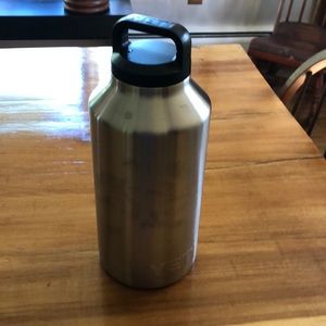 Yeti 64 ounce growler
